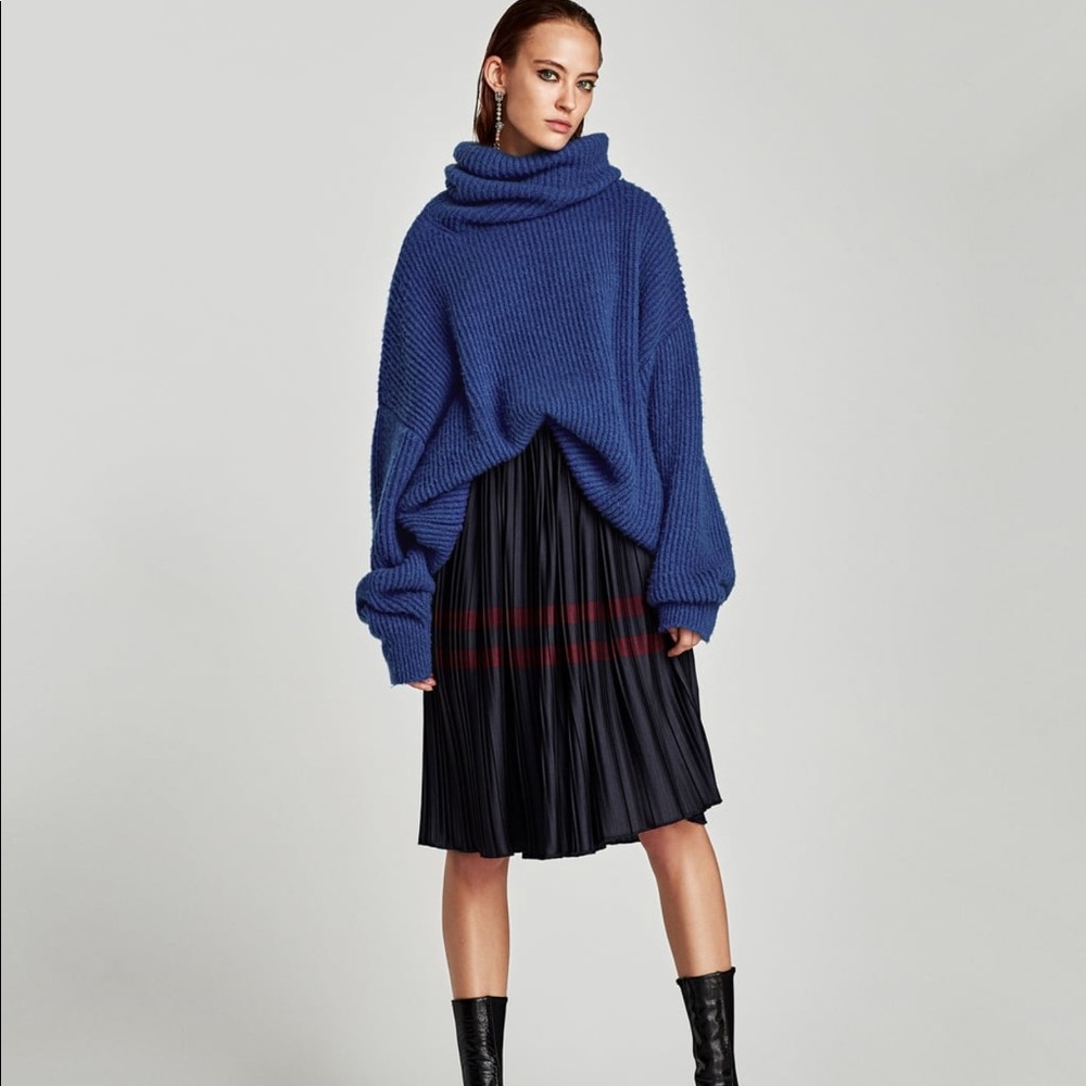 Zara pleated skirt navy